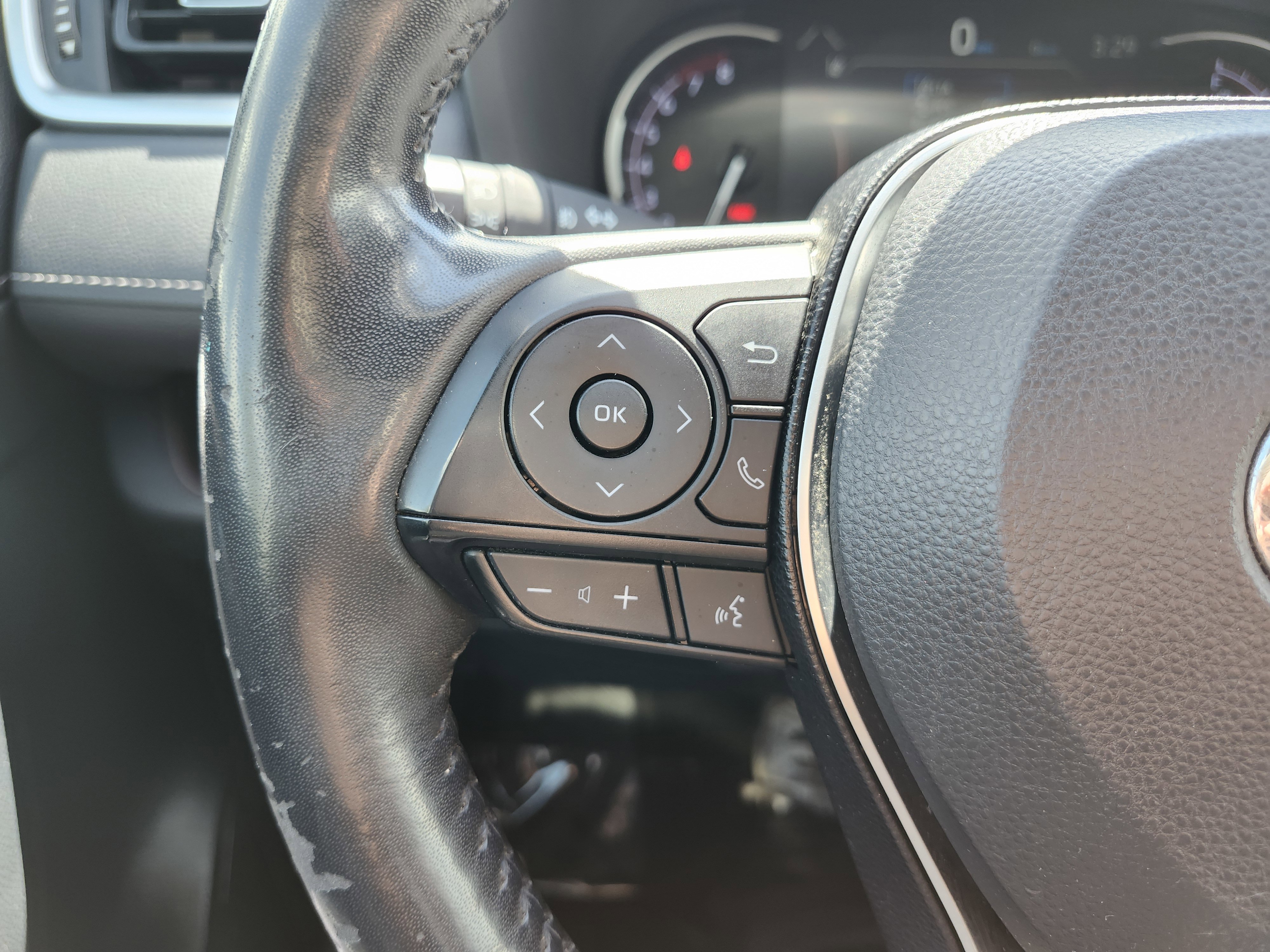 Used 2019 Toyota RAV4 Limited w/ Cold Weather Package AWD/4WD image 40