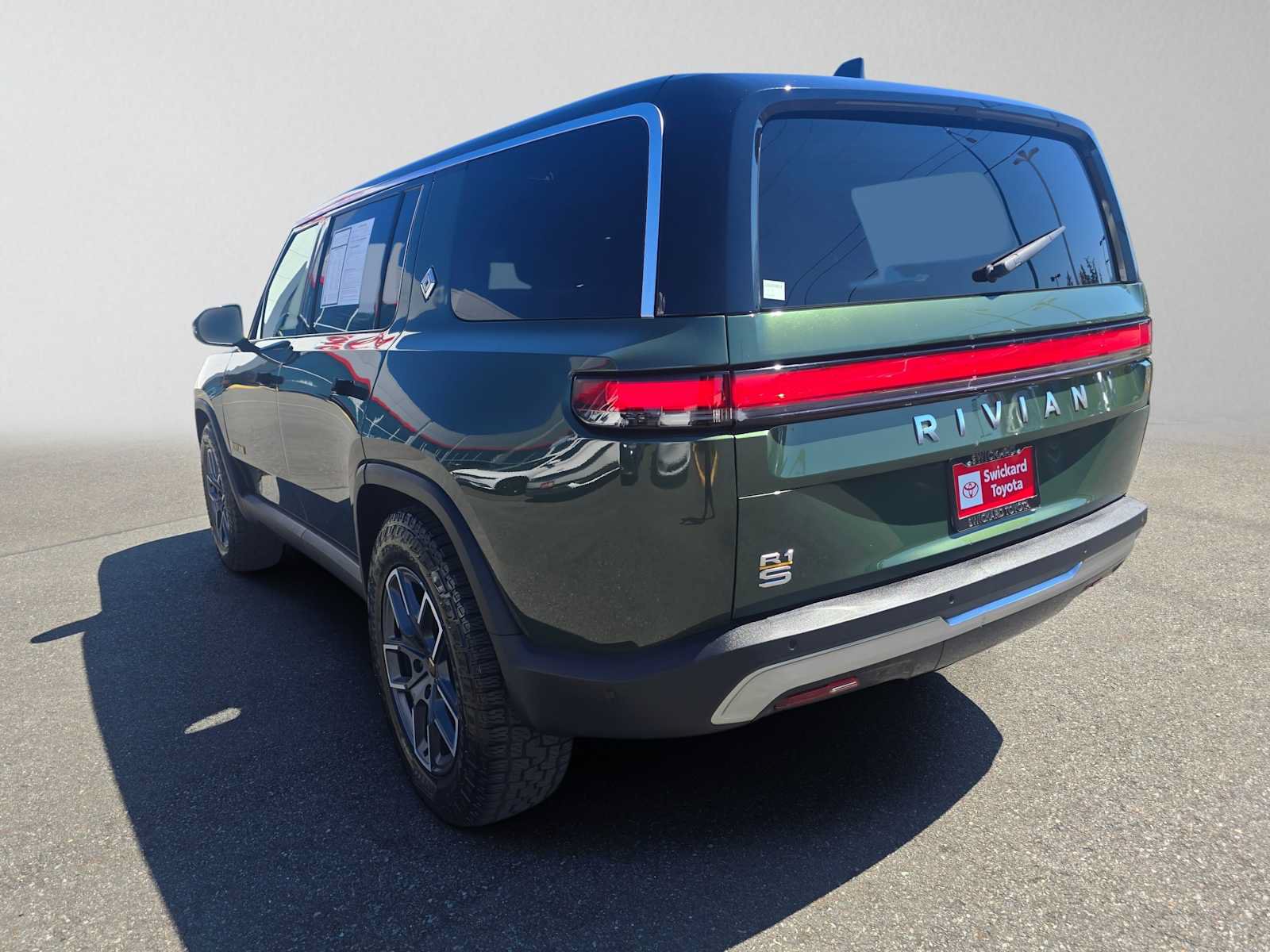 Used 2024 Rivian R1S Adventure Quad AWD/4WD image 5
