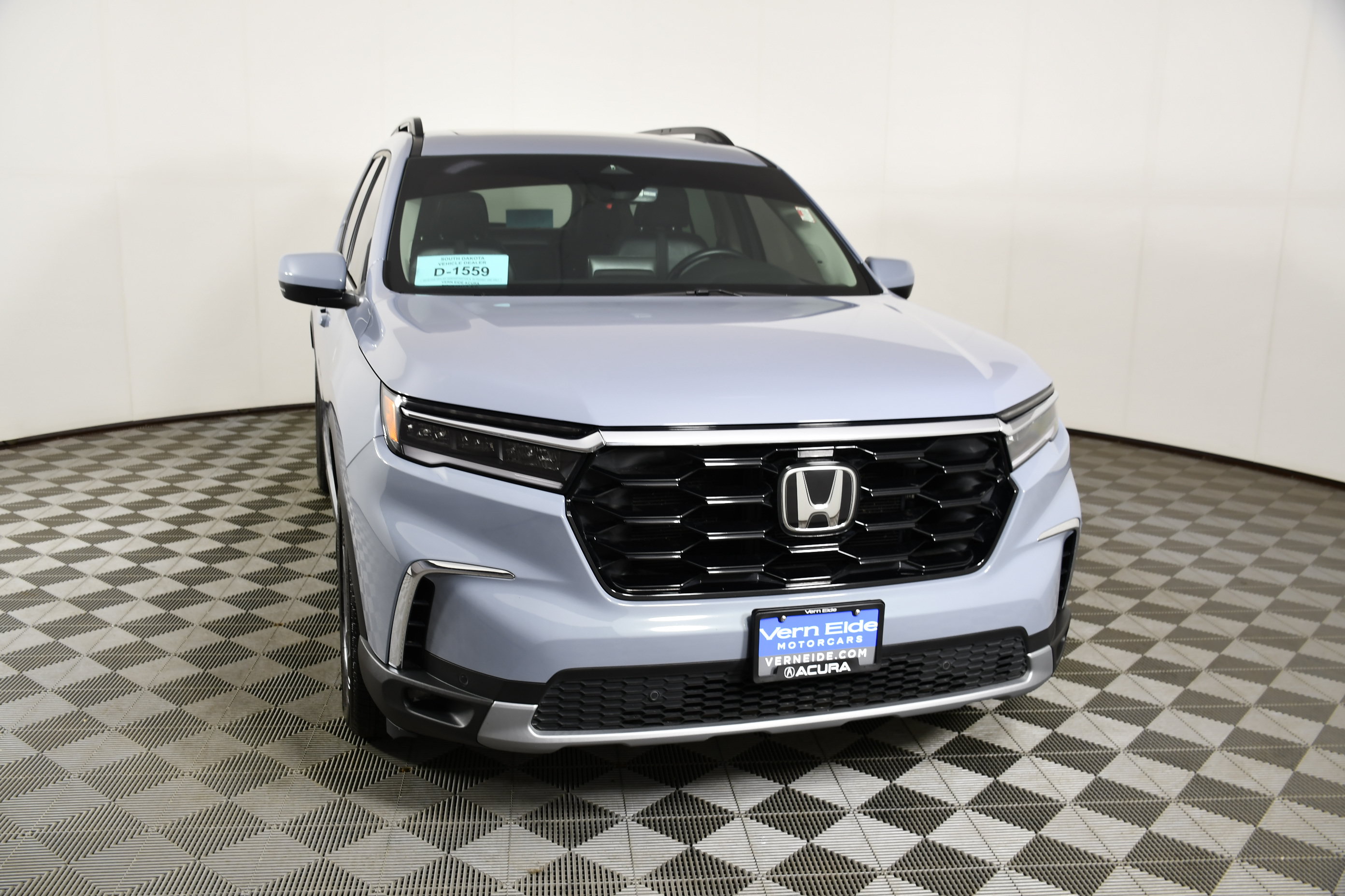 Used 2025 Honda Pilot Touring image 3