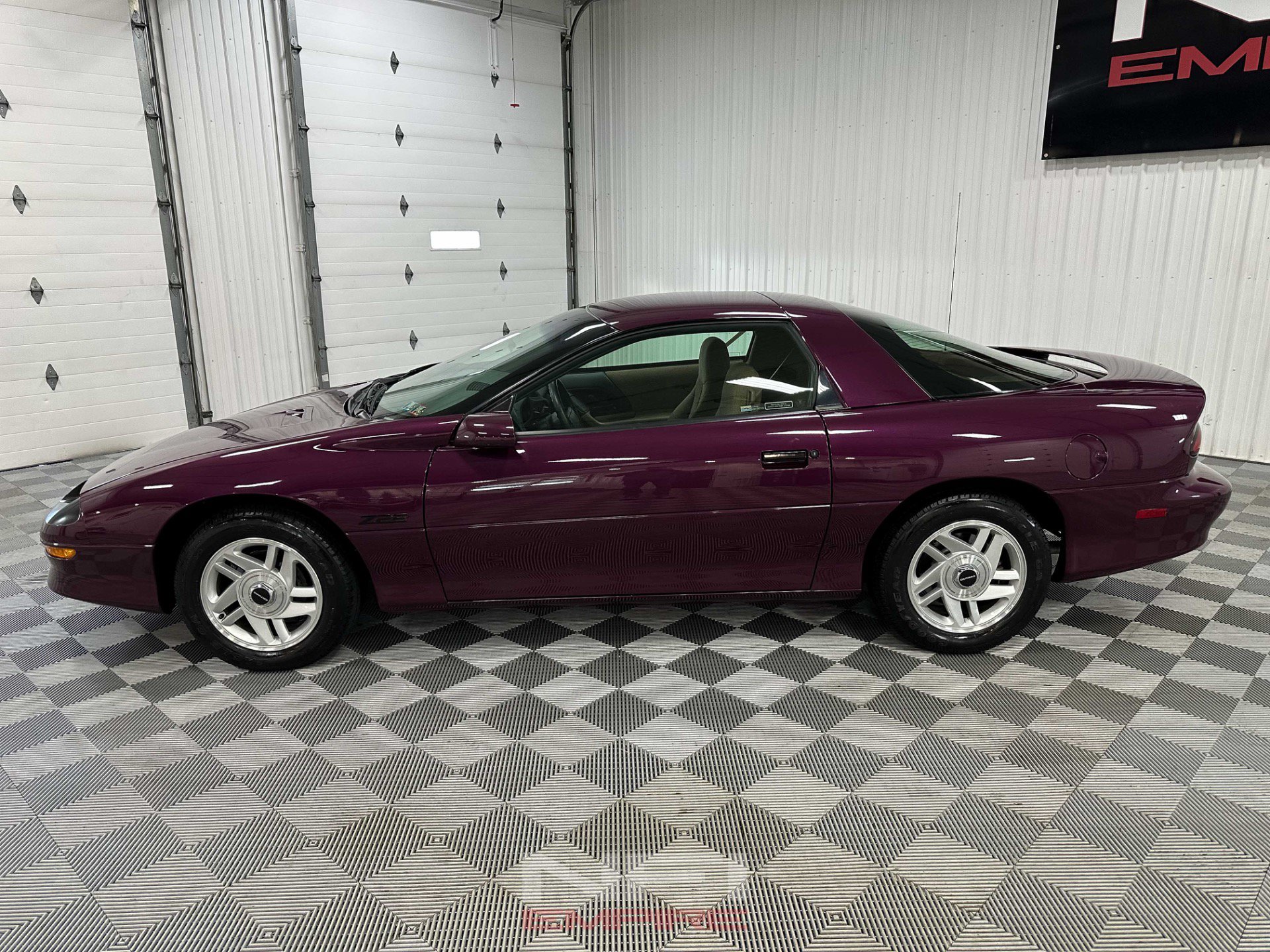 Used 1995 Chevrolet Camaro Z28 RWD image 2