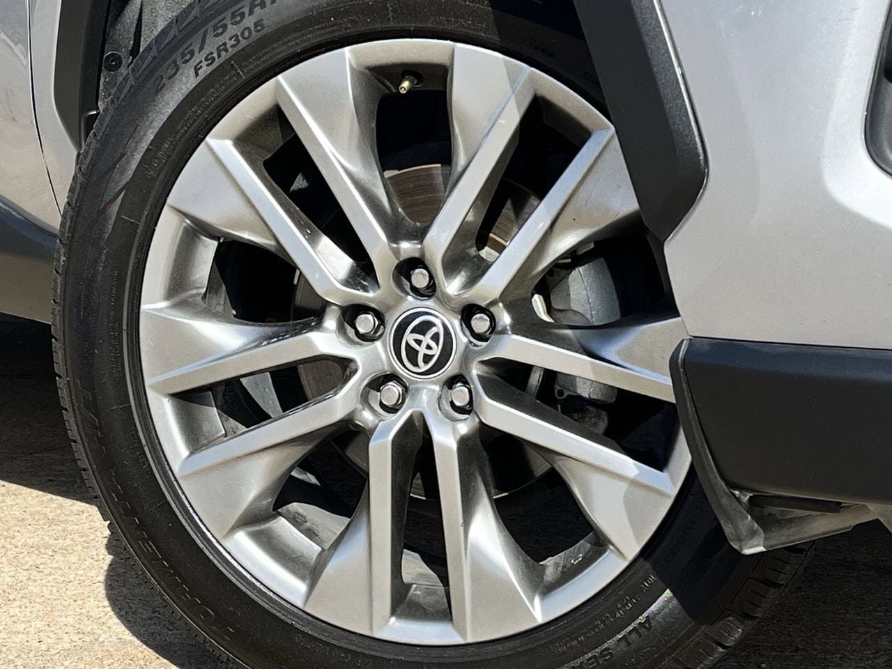 Used 2023 Toyota RAV4 Limited image 31
