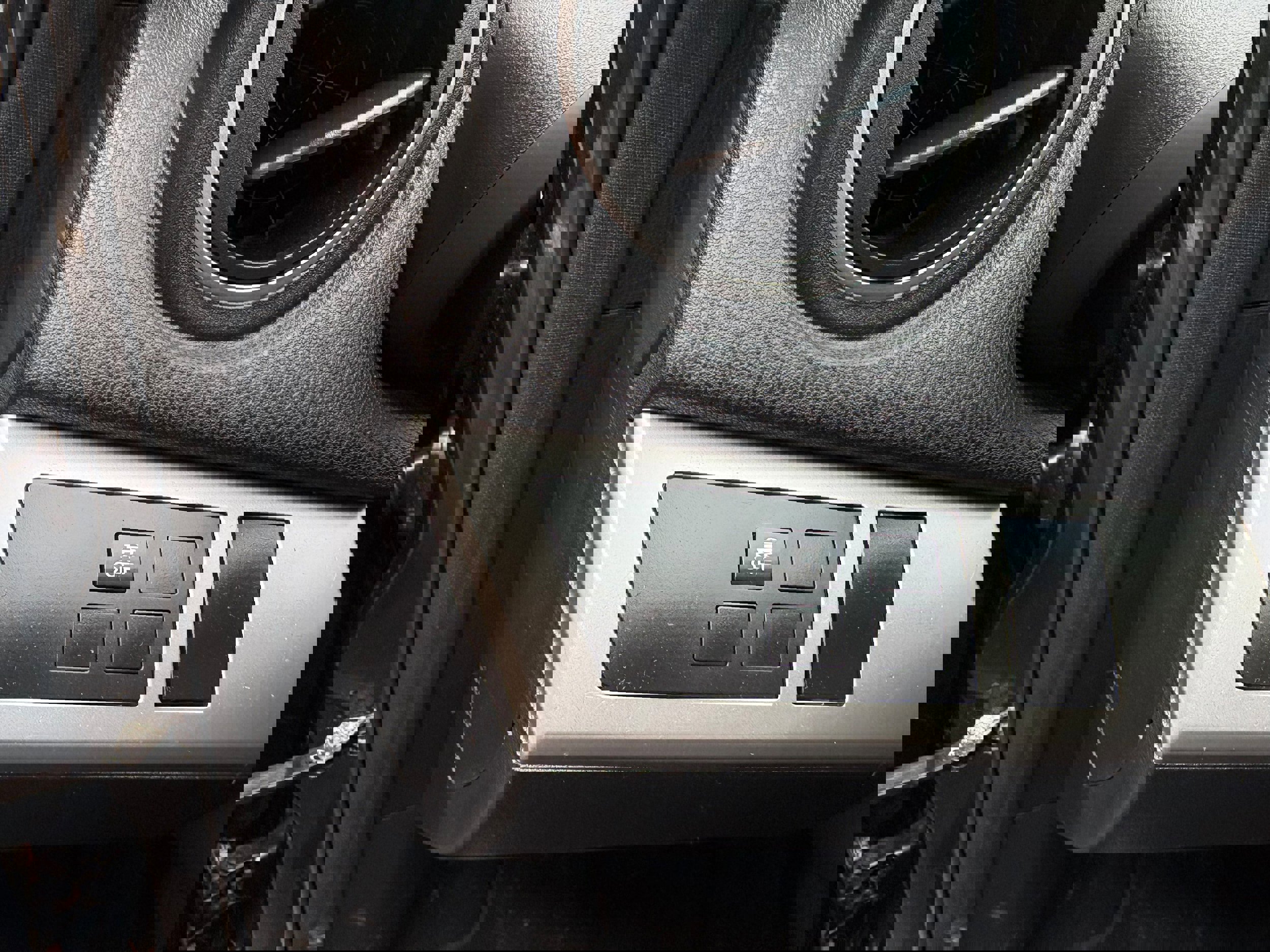 Used 2012 MAZDA MAZDA3 i Sport image 25