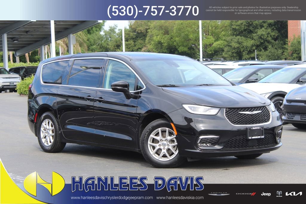 Used 2024 Chrysler Pacifica Touring-L