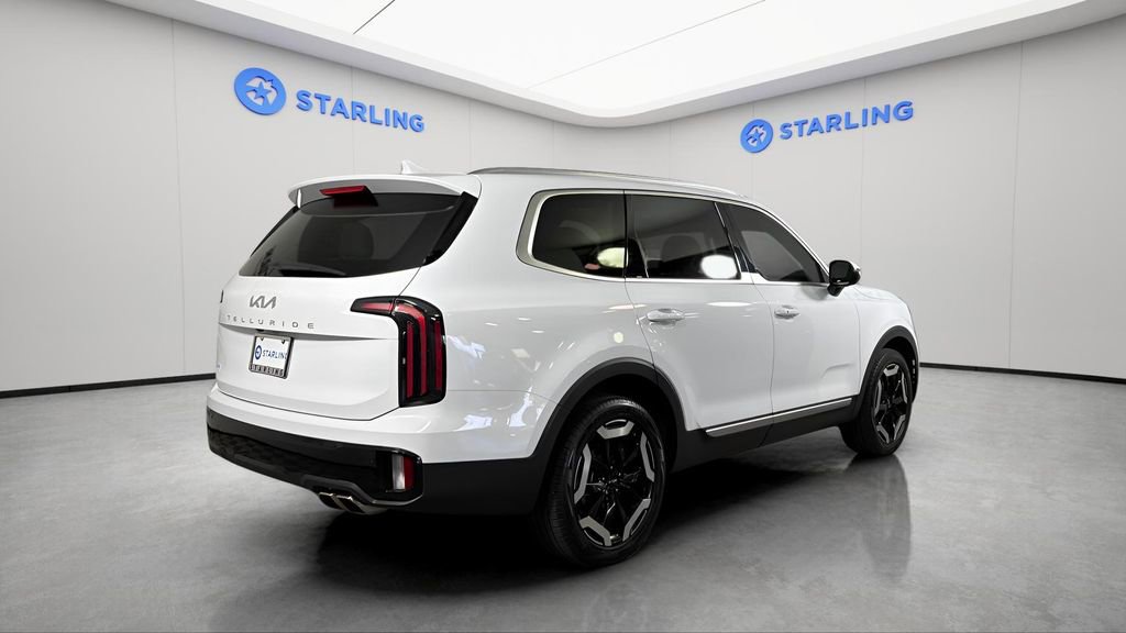 Used 2024 Kia Telluride EX w/ EX Captain's Chair Package FWD image 9