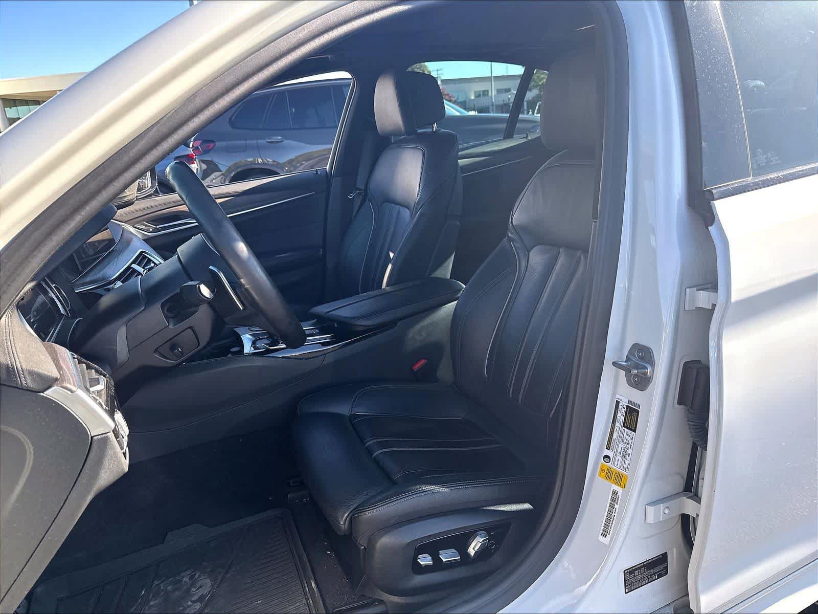 Used 2018 BMW 540i w/ M Sport Package RWD image 22
