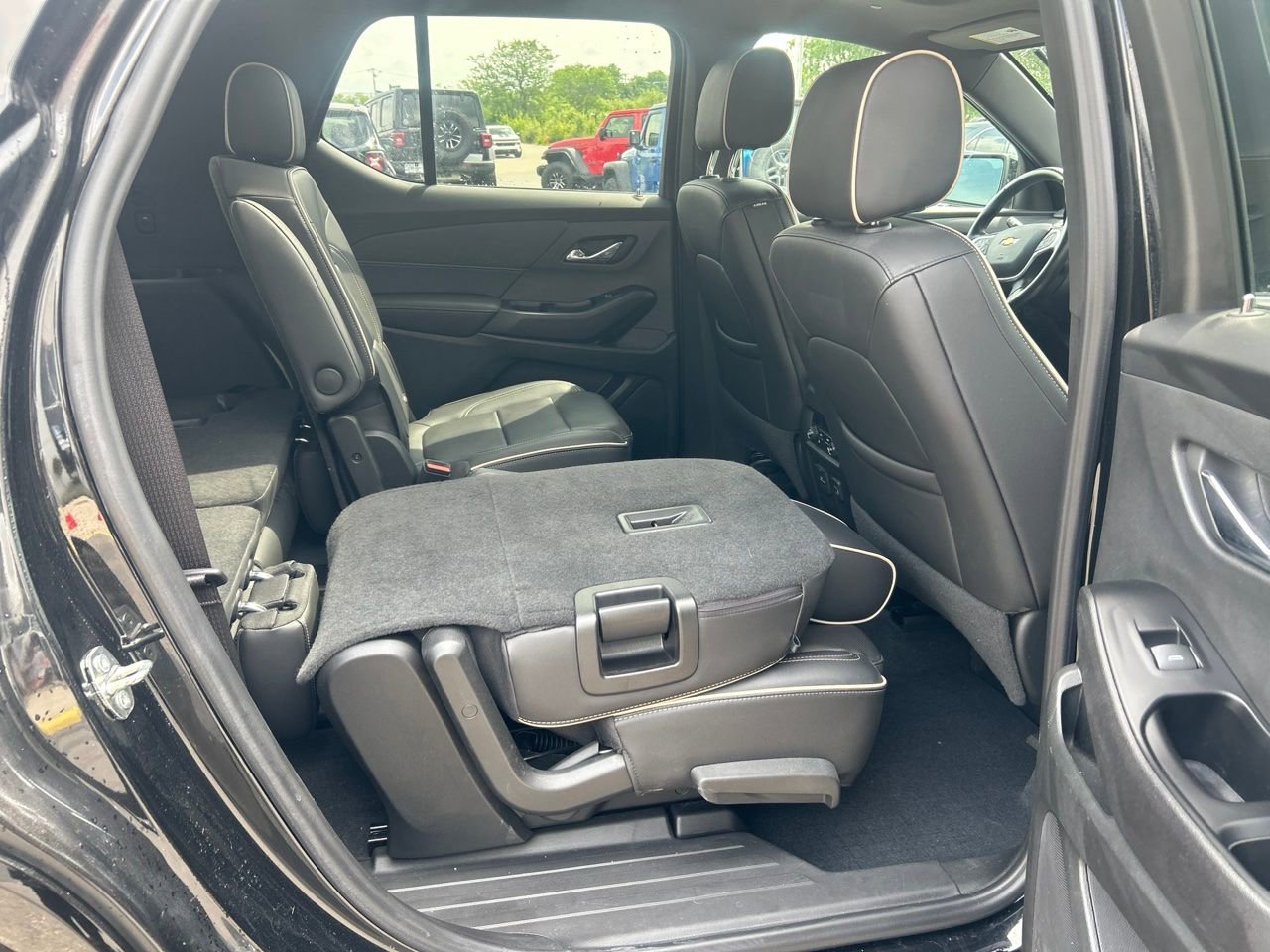 Used 2023 Chevrolet Traverse Premier AWD/4WD image 14