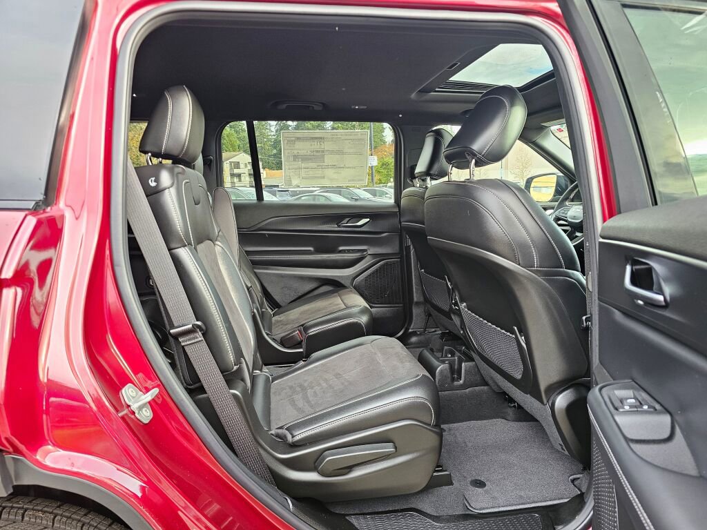 New 2025 Jeep Grand Cherokee L Altitude image 13