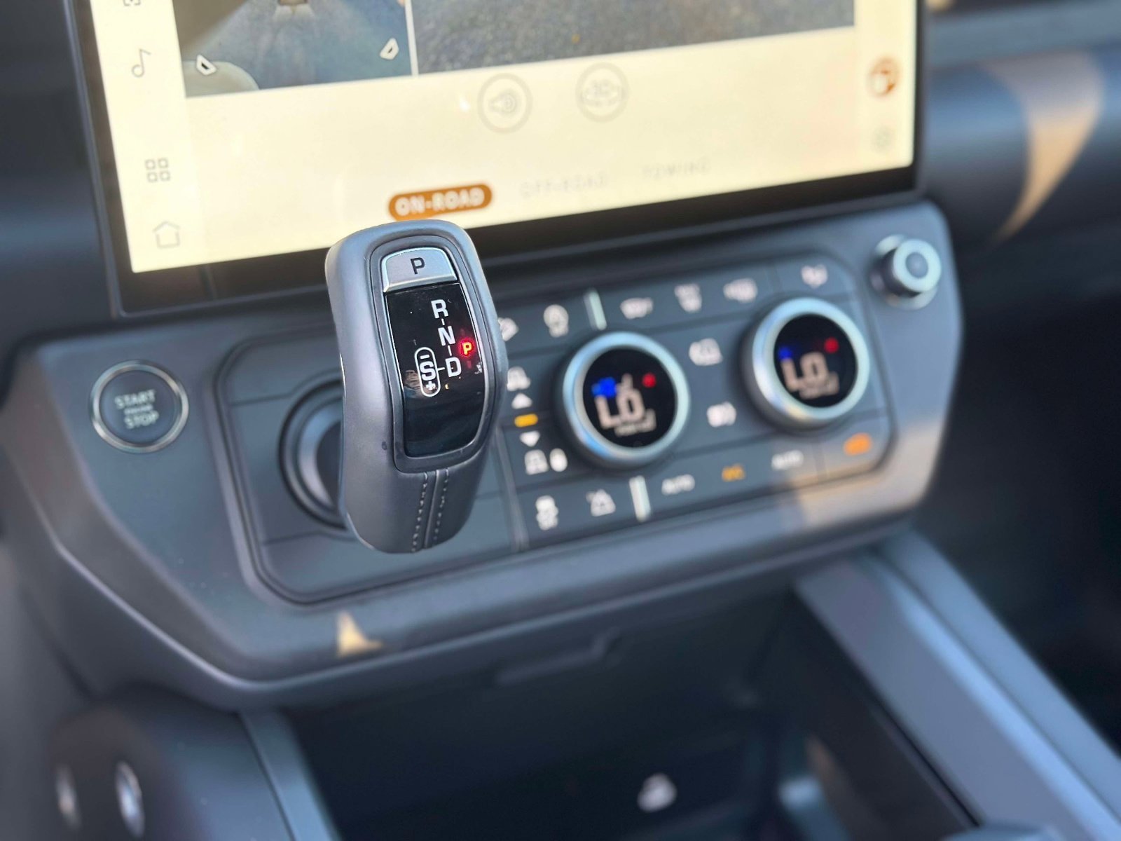 New 2026 Land Rover Defender 110 X-Dynamic SE AWD/4WD image 18