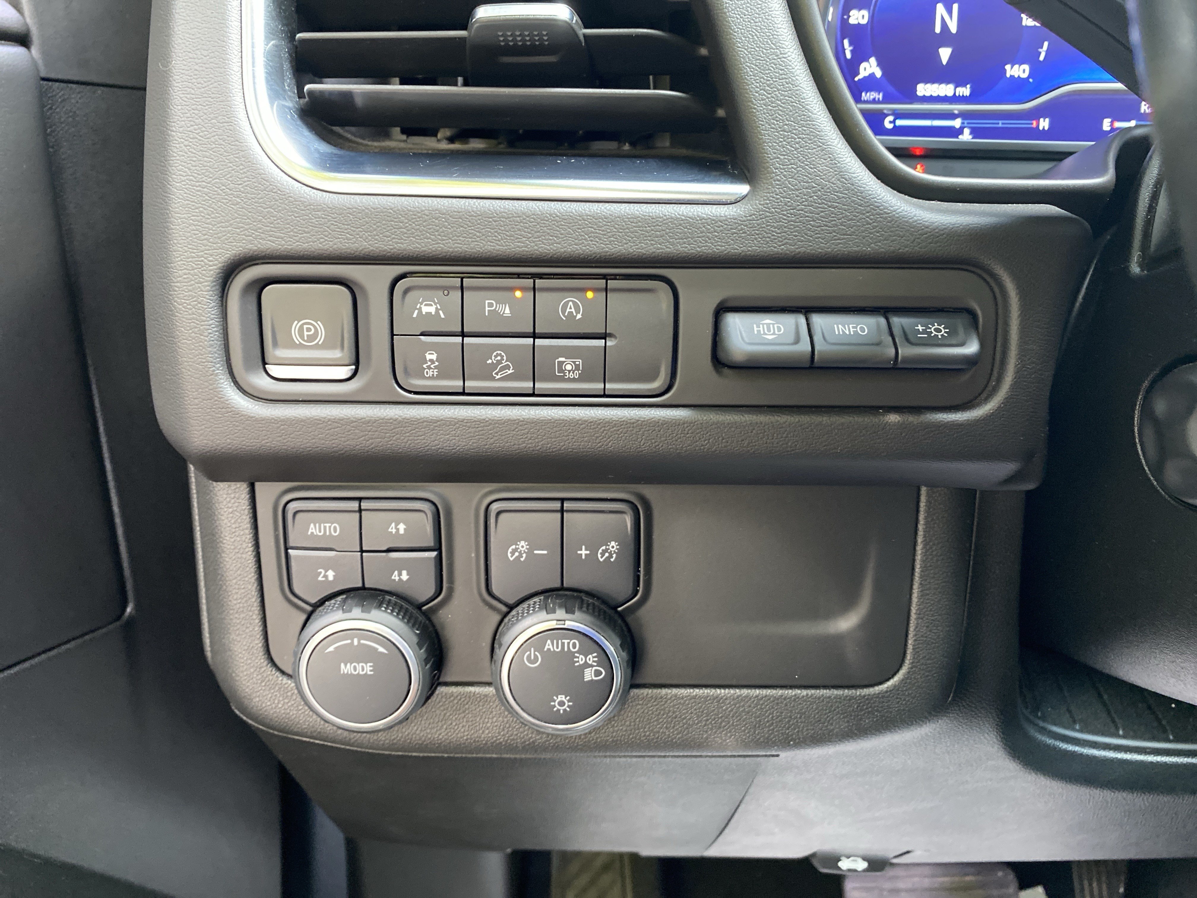 Used 2023 Chevrolet Tahoe Premier AWD/4WD image 18