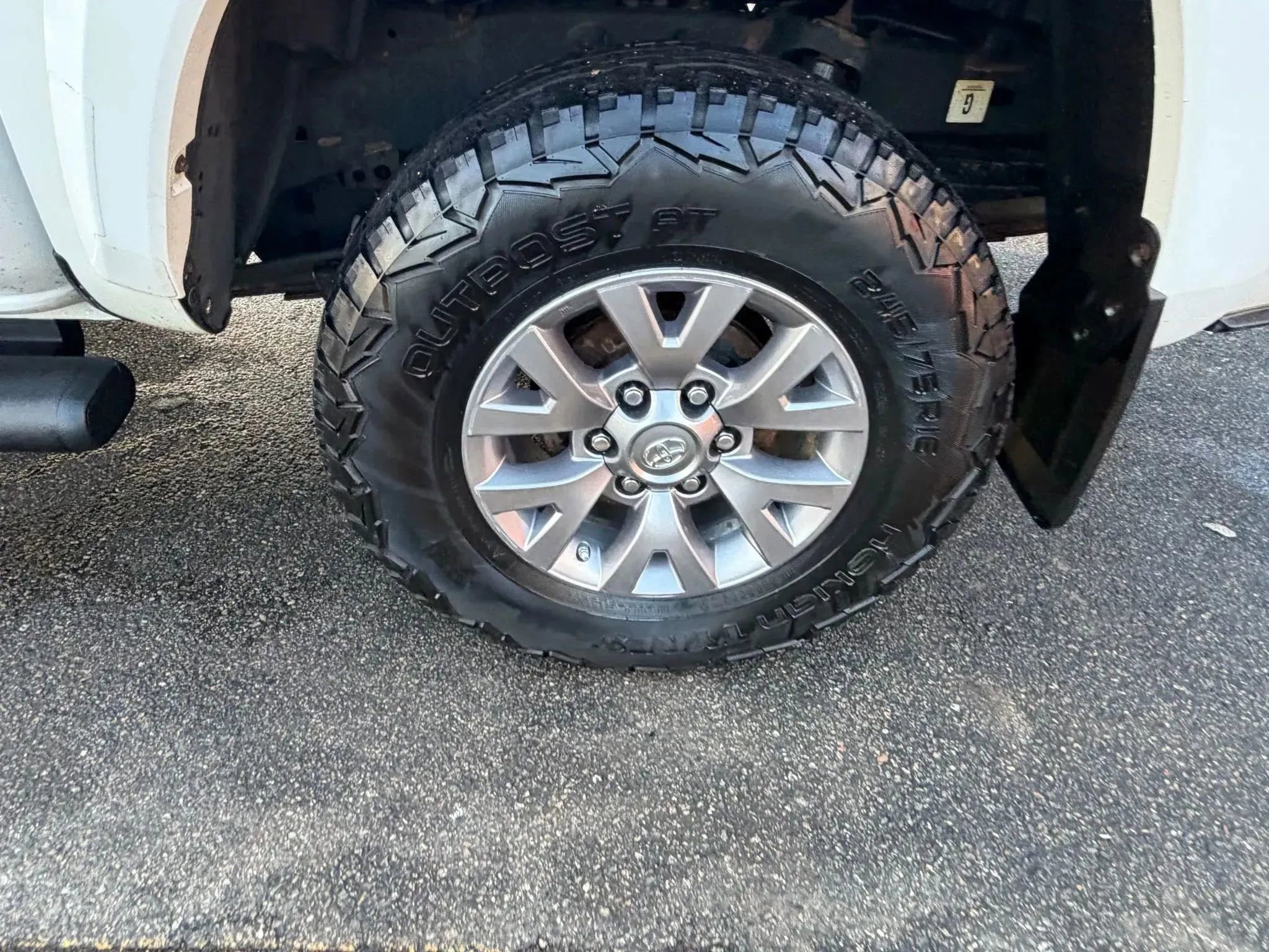 Used 2017 Toyota Tacoma SR5 w/ Tow Package image 9