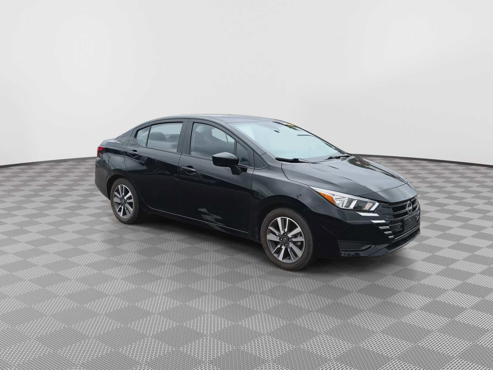 Used 2023 Nissan Versa SV FWD image 2