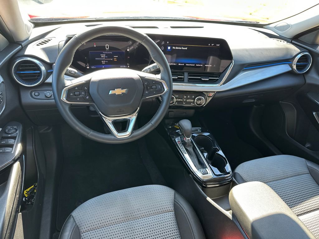 Used 2025 Chevrolet Trax LT w/ LT Convenience Package image 22