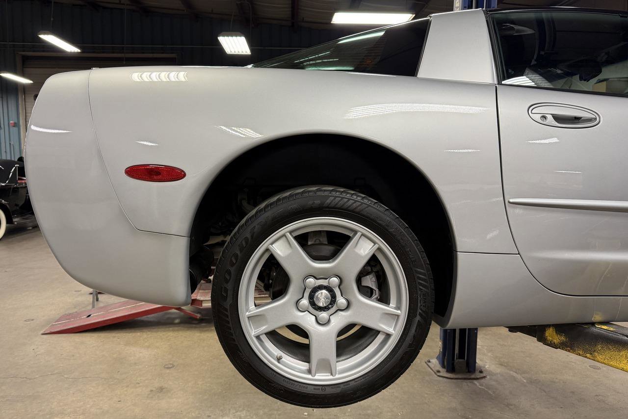 Used 1997 Chevrolet Corvette Coupe w/ Memory Pkg RWD image 86