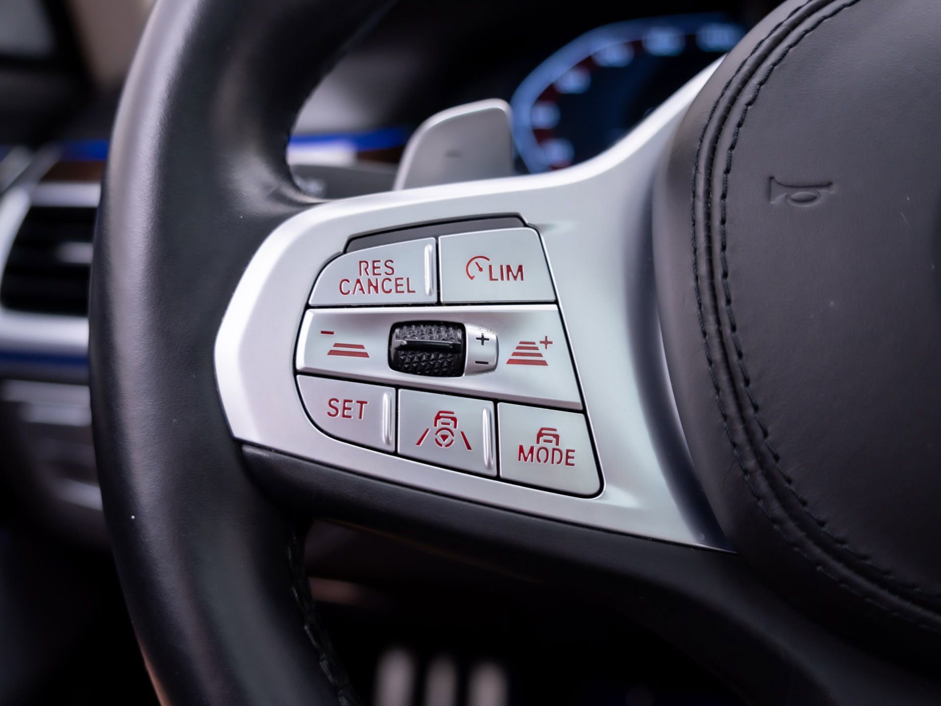 Used 2022 BMW M760i xDrive image 35