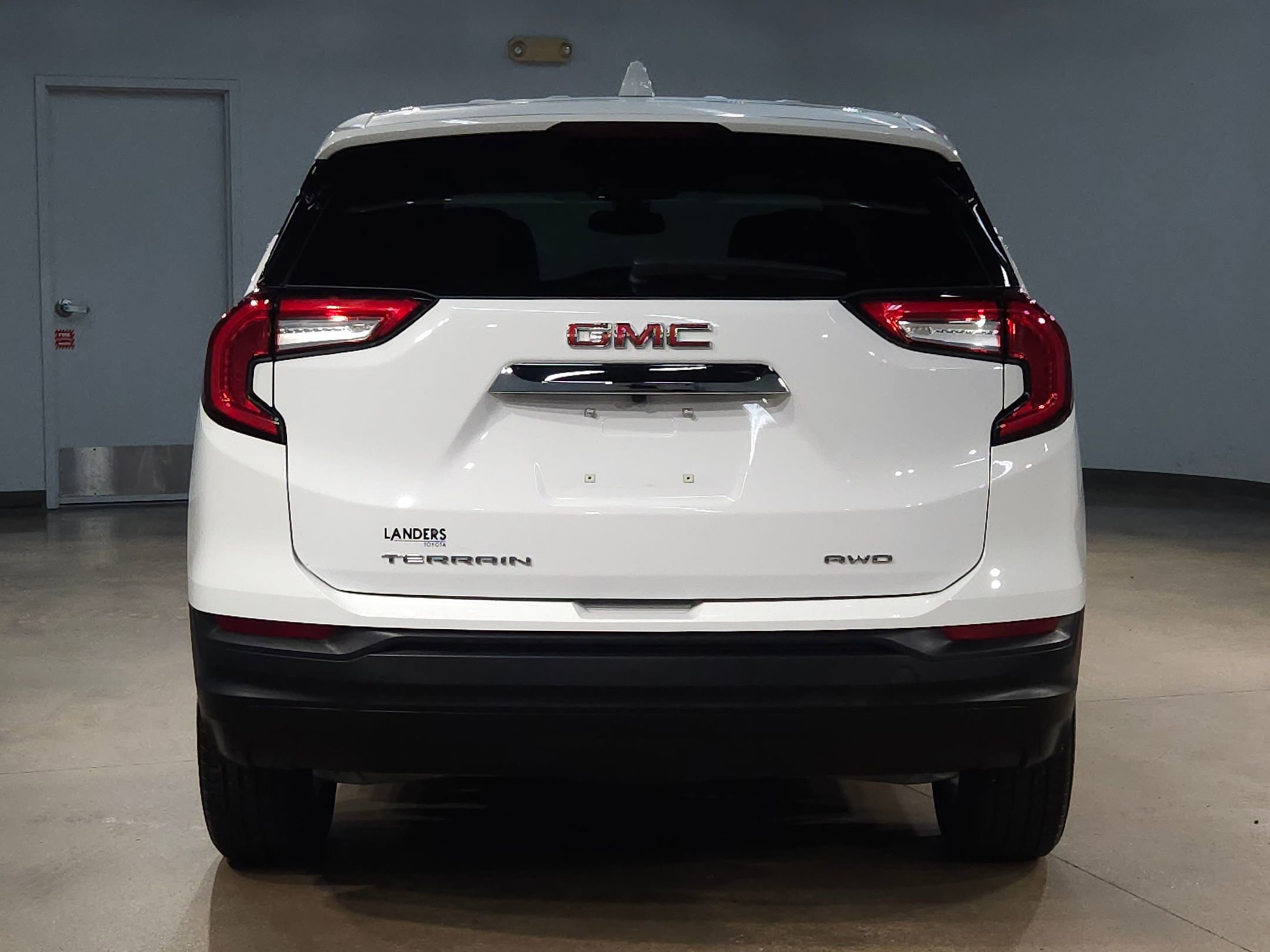 Used 2024 GMC Terrain SLE image 6