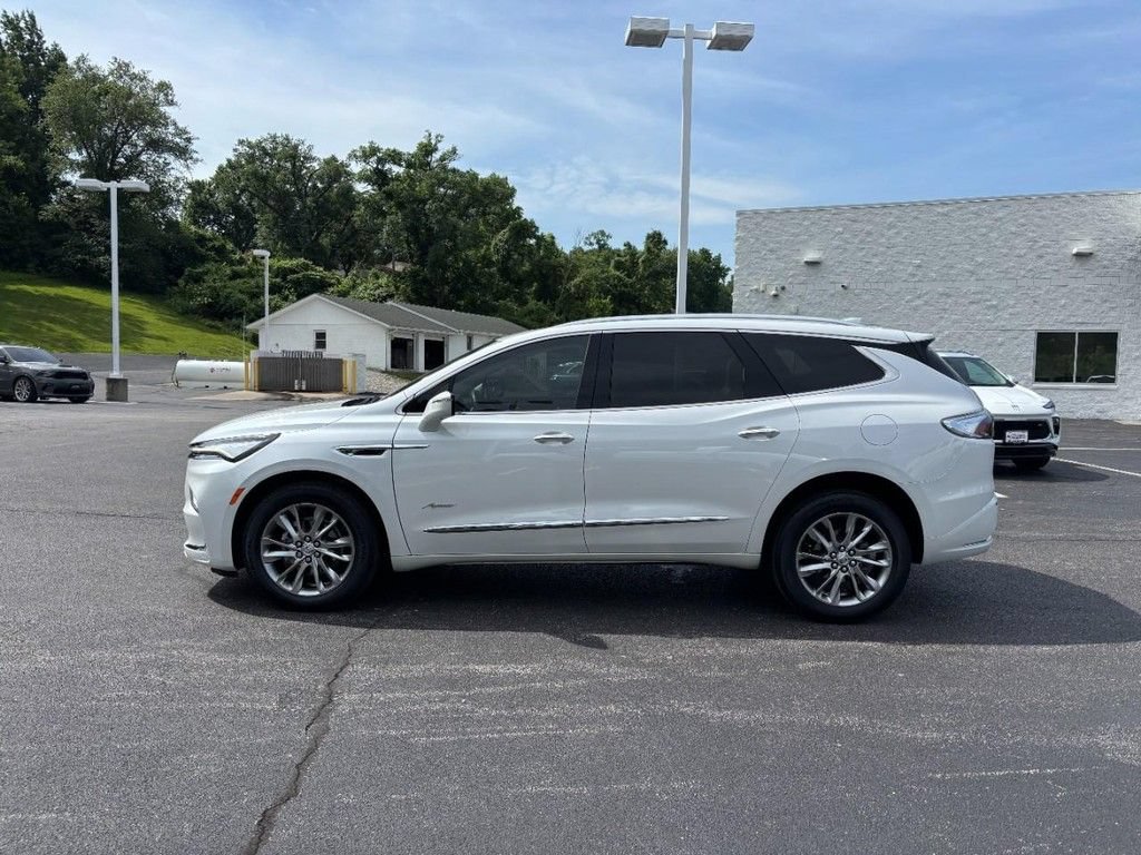 Used 2023 Buick Enclave Avenir w/ Avenir Technology Package AWD/4WD image 6