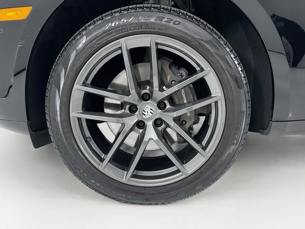 Certified 2023 Porsche Macan Turbo AWD/4WD image 32