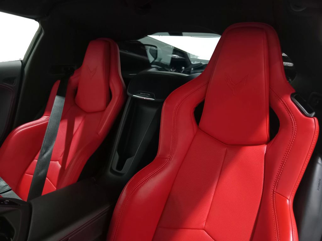 Used 2025 Chevrolet Corvette Z06 RWD image 16