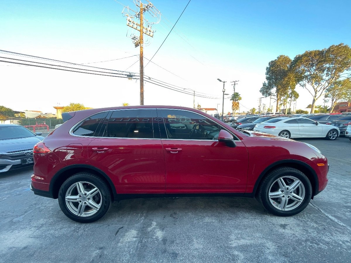 Used 2016 Porsche Cayenne AWD/4WD image 4