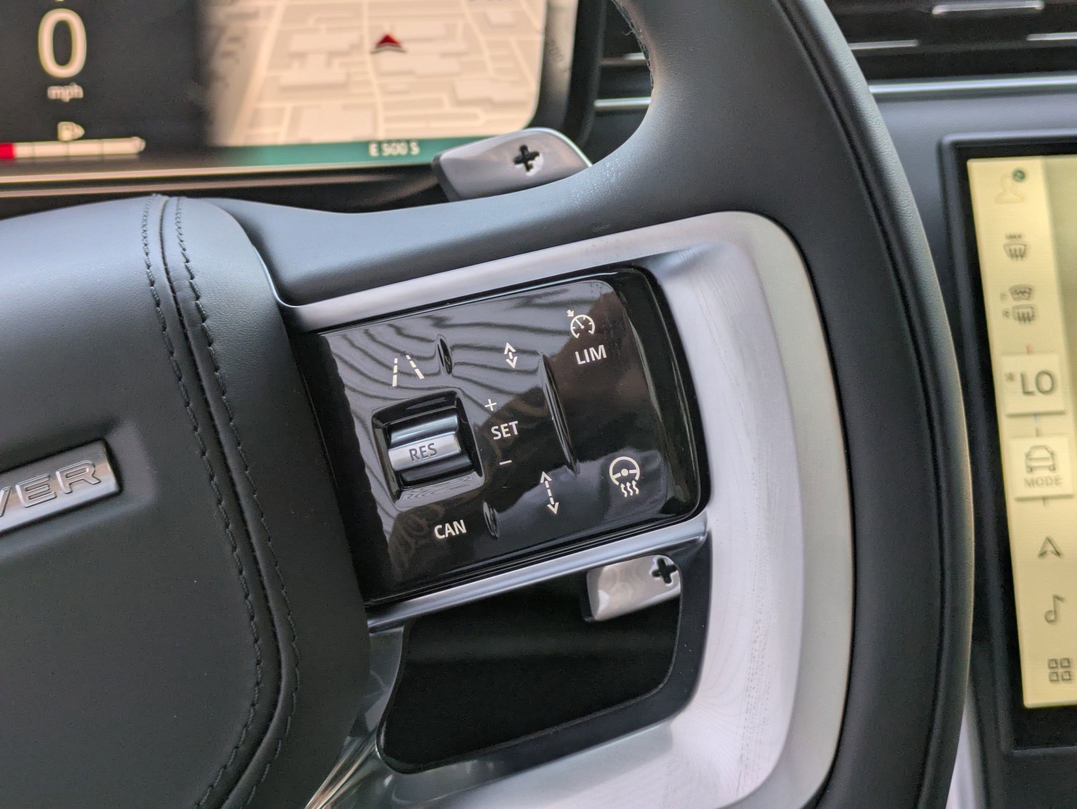 New 2025 Land Rover Range Rover Long Wheelbase SE image 18