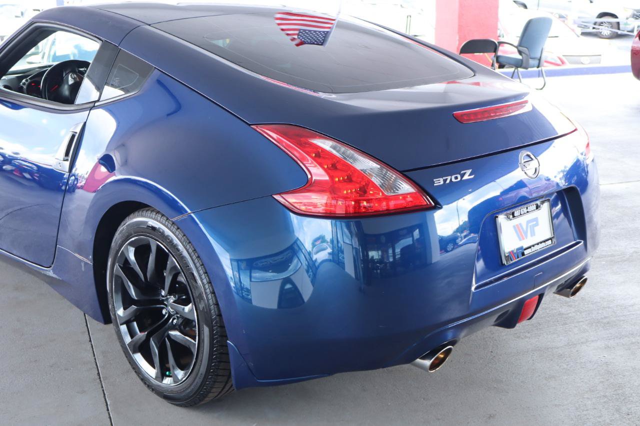 Used 2017 Nissan 370Z Coupe RWD image 8