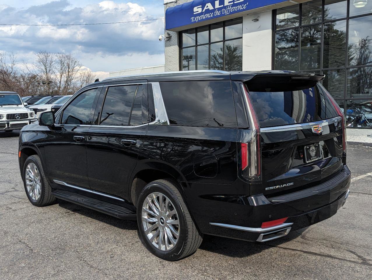 Used 2022 Cadillac Escalade Premium Luxury RWD image 10