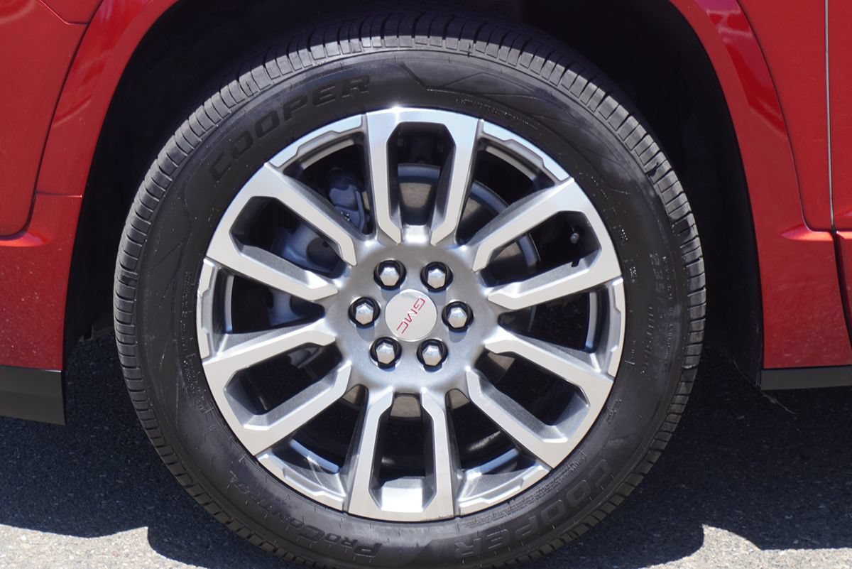 Used 2021 GMC Acadia Denali w/ Denali Technology Package FWD image 4
