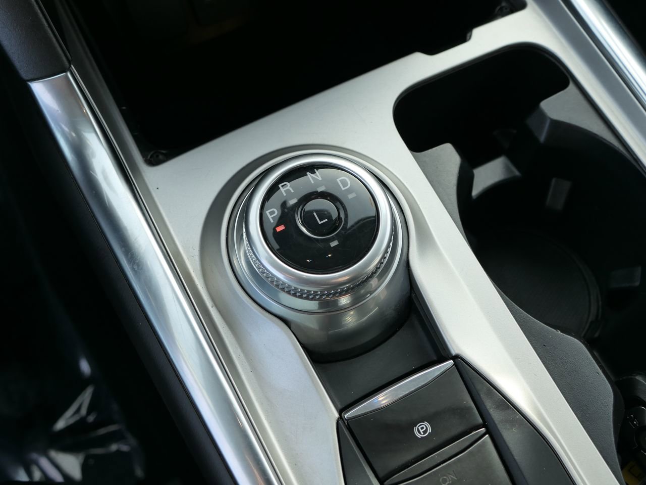 Used 2024 Ford Explorer XLT w/ Equipment Group 202A image 21