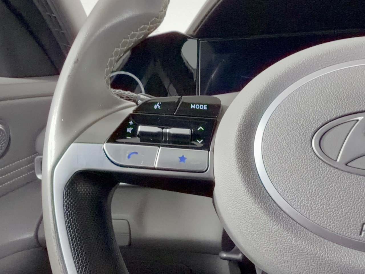 Used 2025 Hyundai Elantra SEL FWD image 18