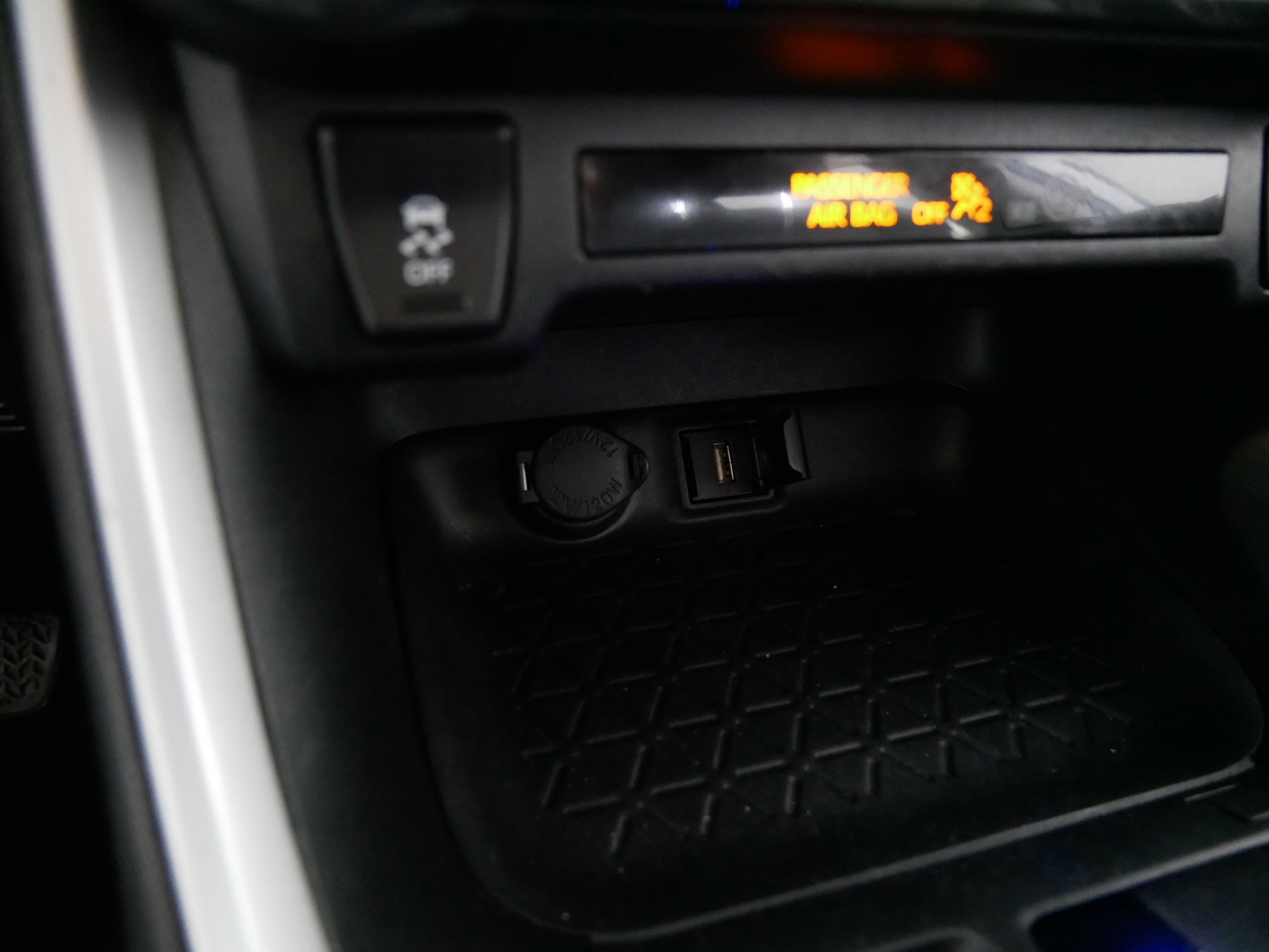 Used 2020 Toyota RAV4 LE image 29