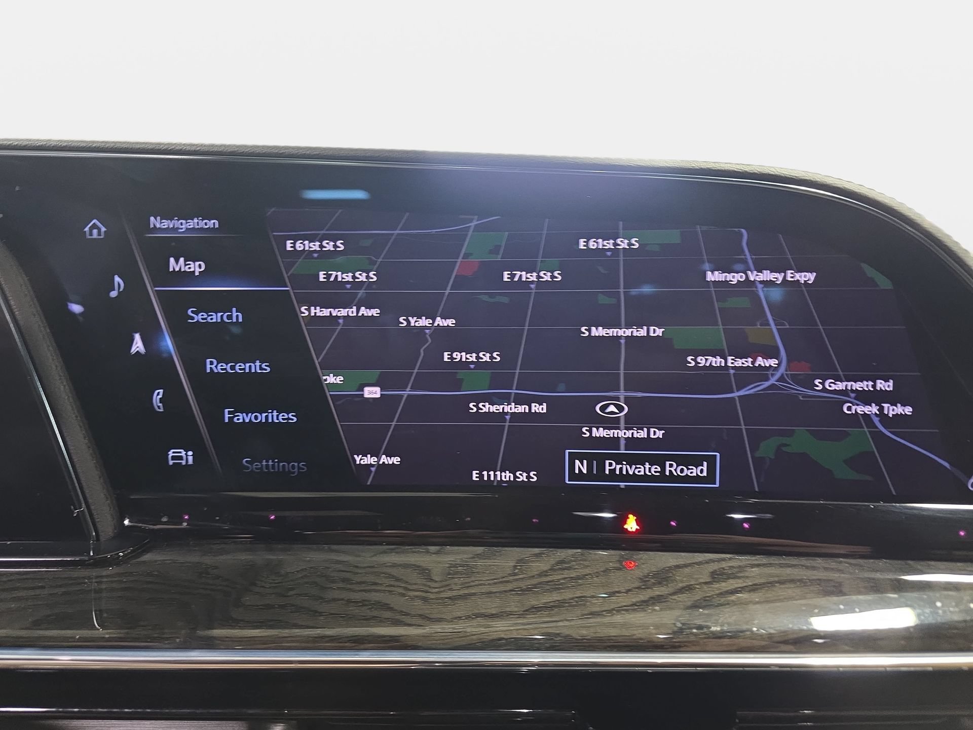Used 2024 Cadillac Escalade Premium Luxury RWD image 21