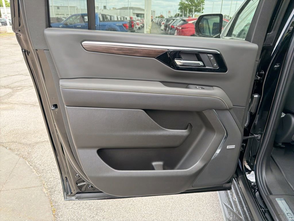 New 2026 Chevrolet Suburban Premier AWD/4WD image 21