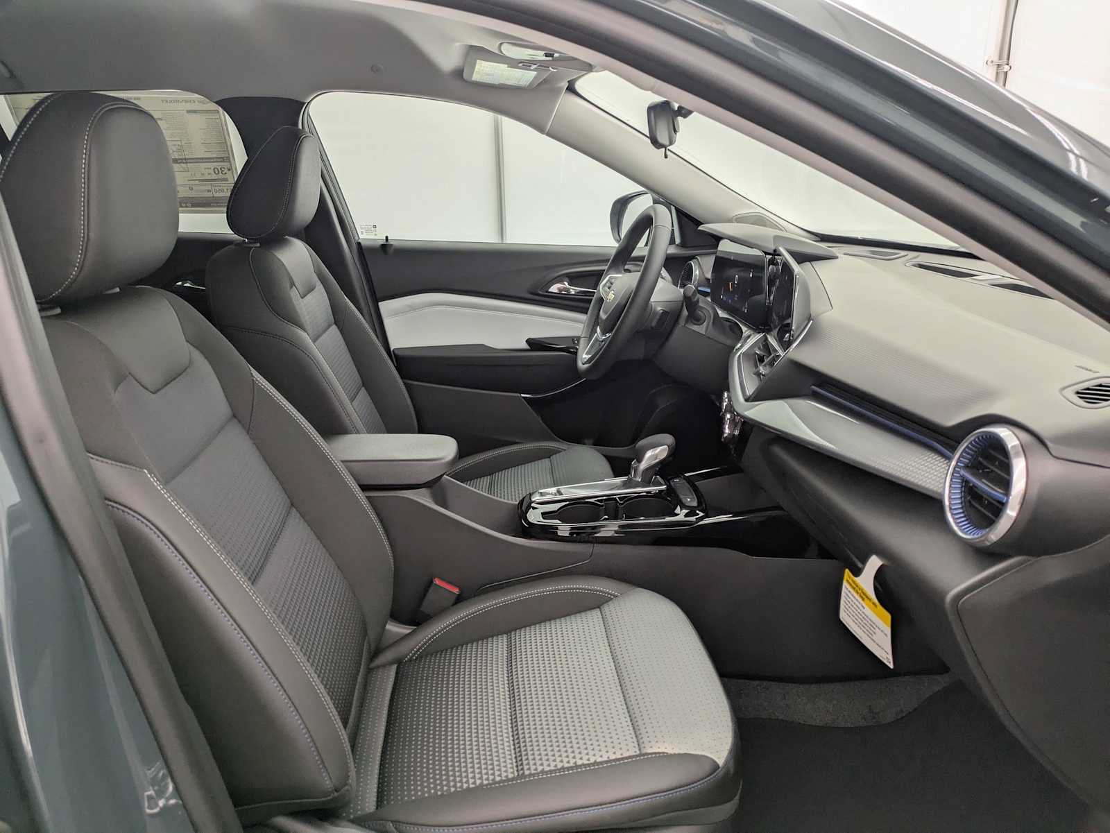 New 2026 Chevrolet Trax LT w/ Driver Confidence Package FWD image 22