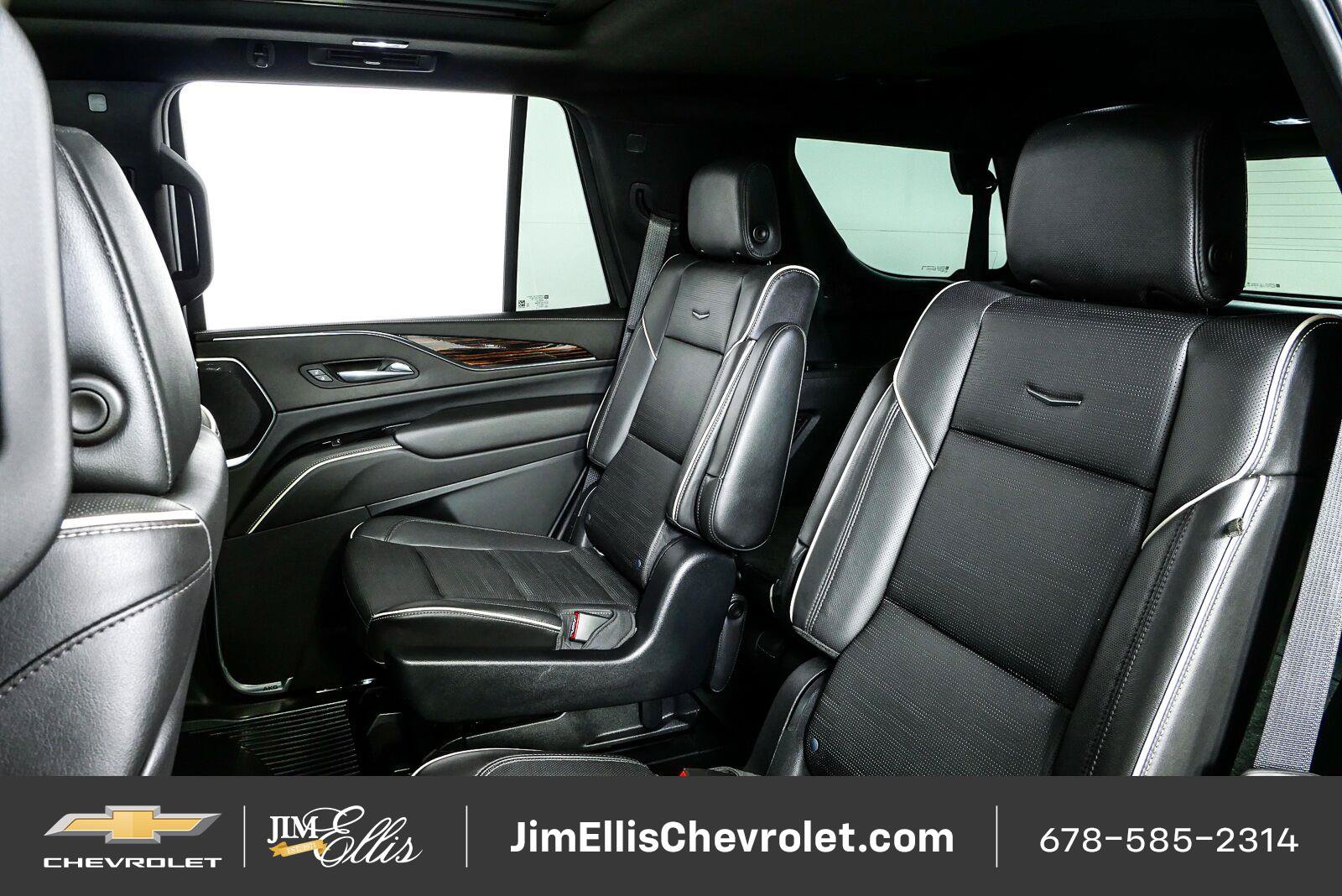 Used 2021 Cadillac Escalade Premium Luxury AWD/4WD image 19