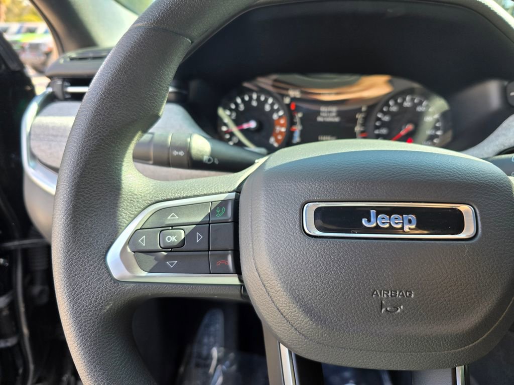 Used 2025 Jeep Compass Sport image 17