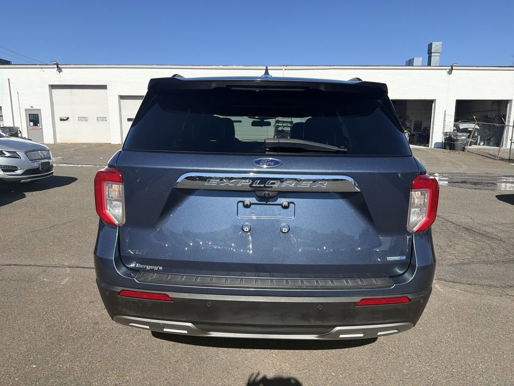 Used 2020 Ford Explorer XLT w/ Equipment Group 202A image 4