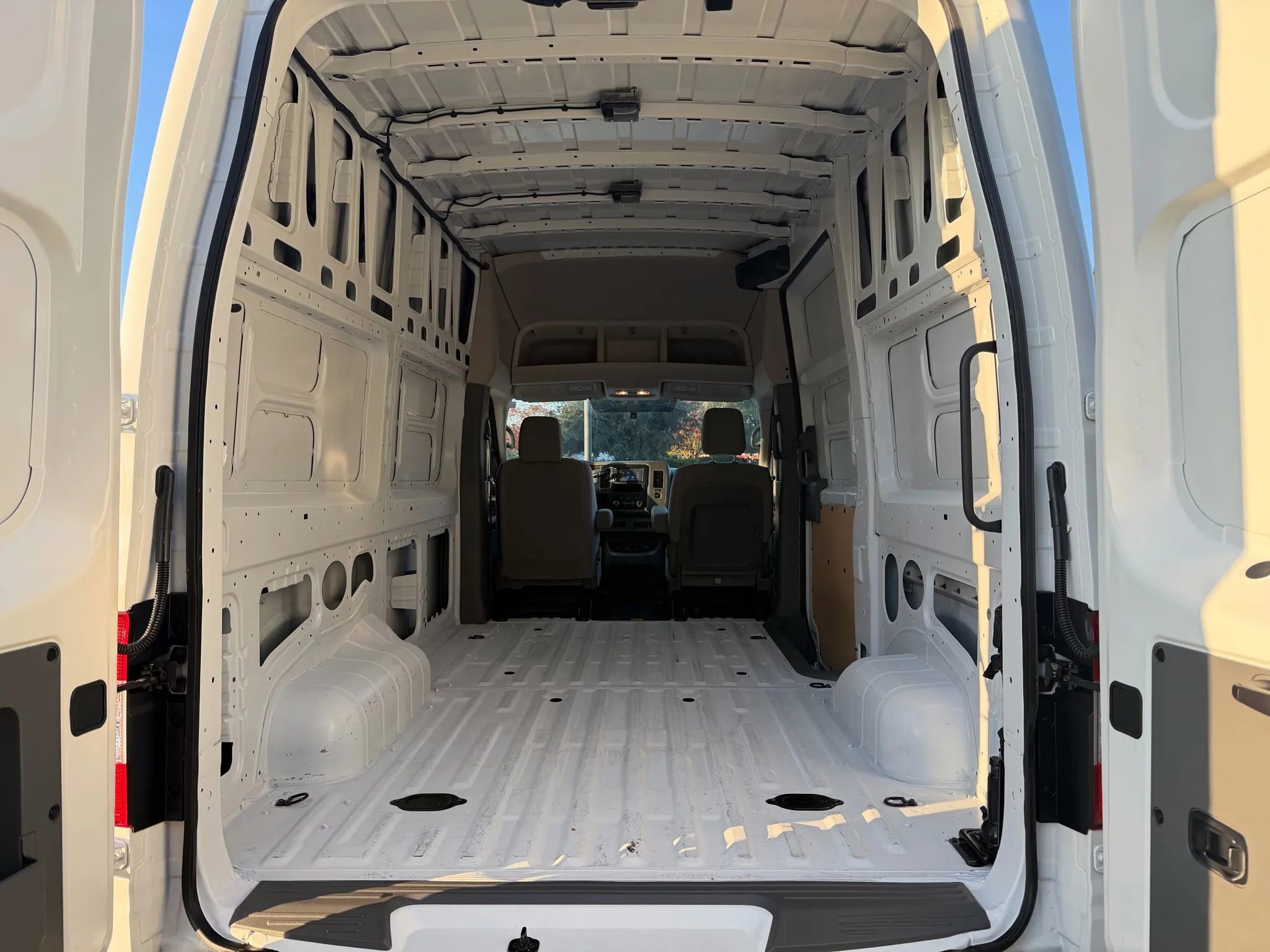 Used 2021 Nissan NV 2500 S image 11