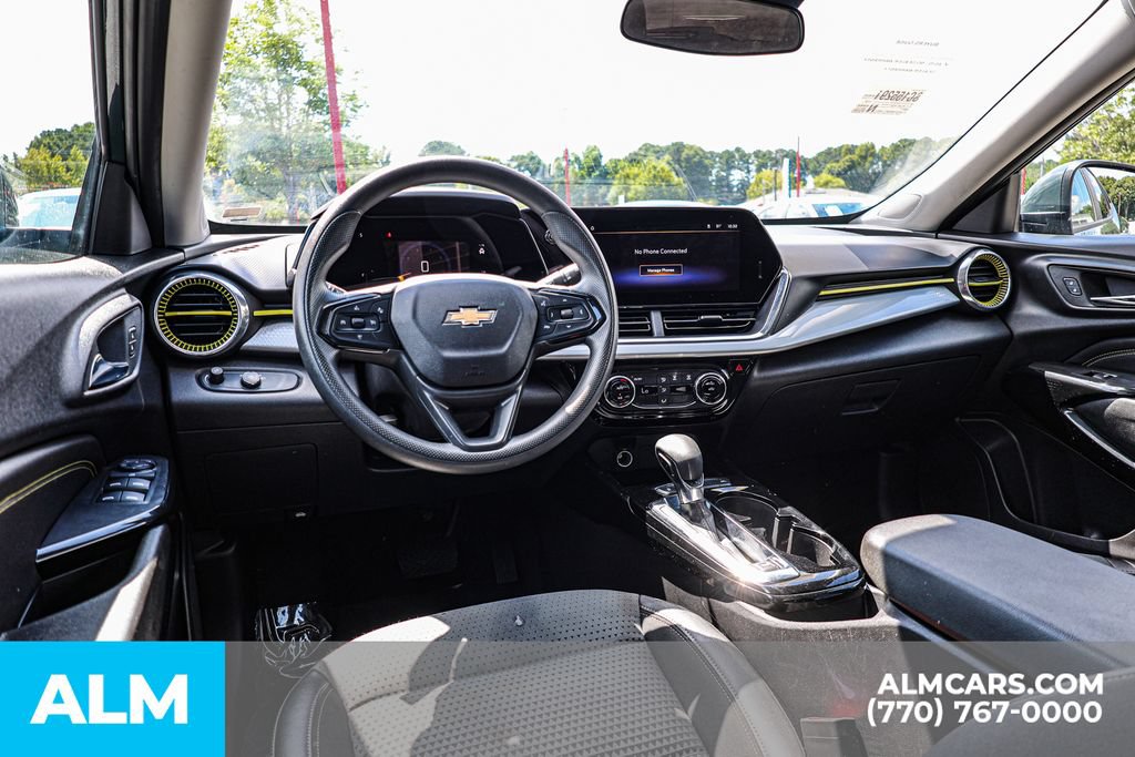 Used 2025 Chevrolet Trax LT FWD image 27