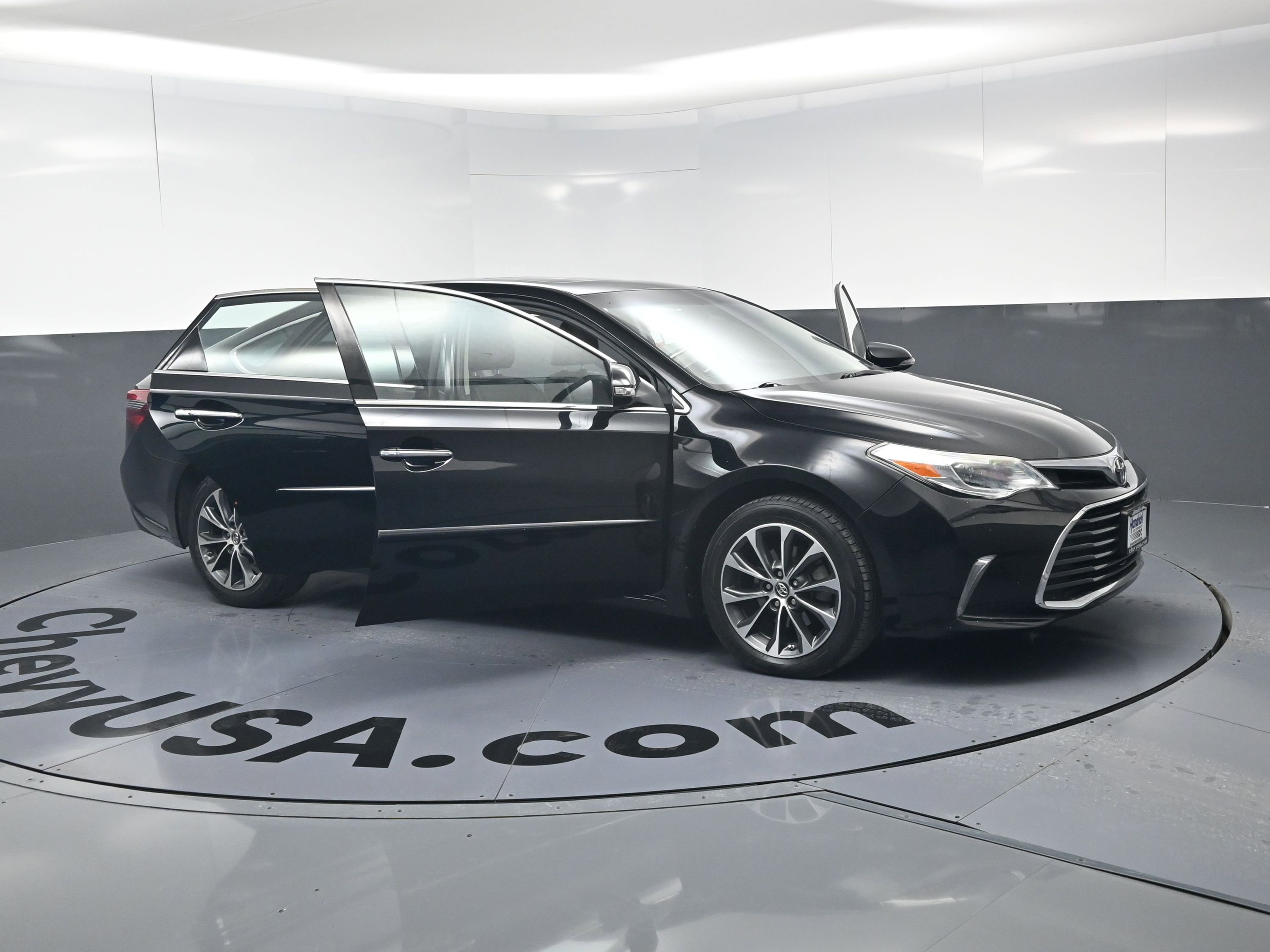 Used 2016 Toyota Avalon XLE Premium image 25