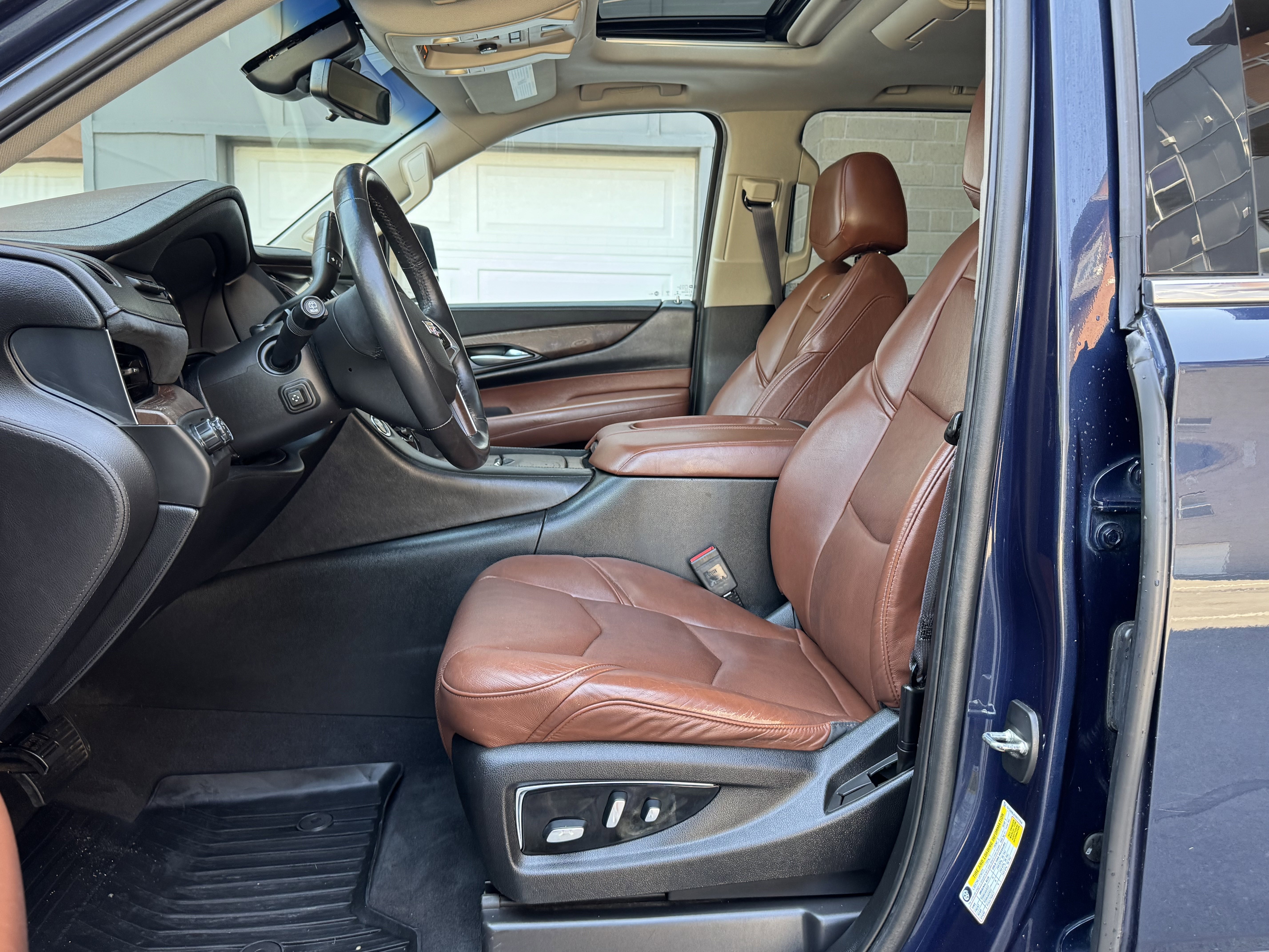 Used 2017 Cadillac Escalade ESV Luxury image 15