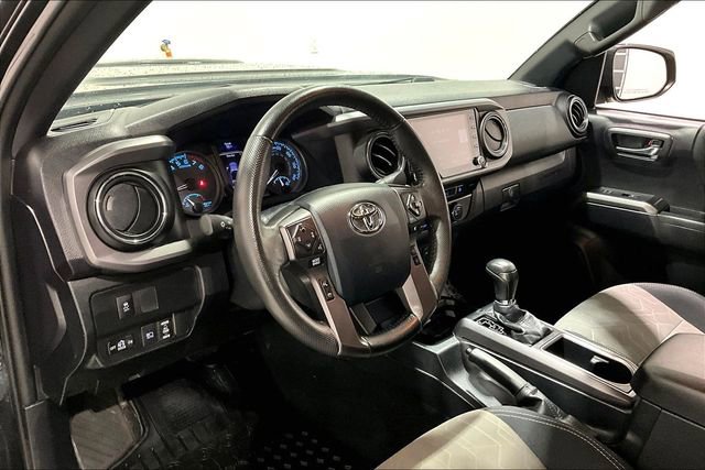 Used 2020 Toyota Tacoma TRD Sport AWD/4WD image 18