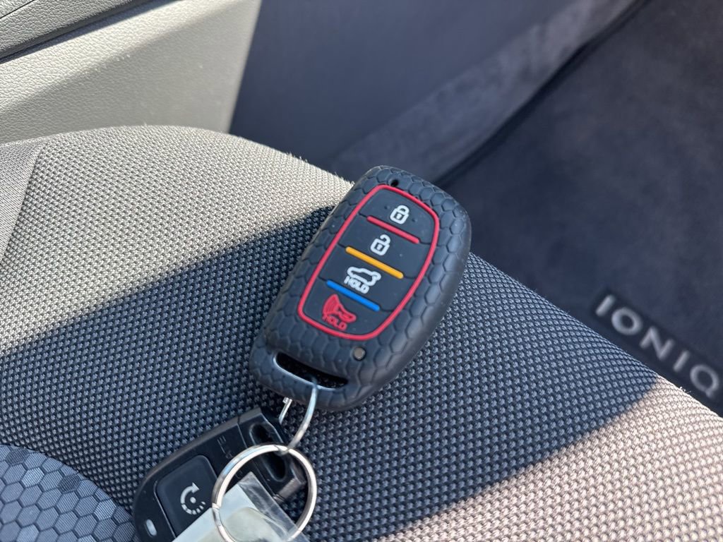 Used 2018 Hyundai Ioniq SEL image 39