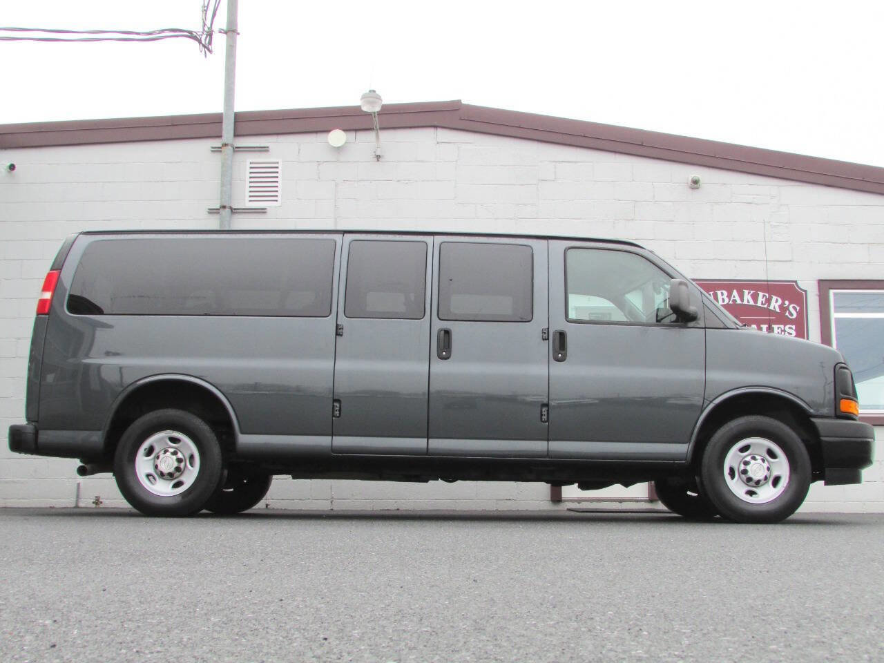 Used 2017 Chevrolet Express 3500 LS image 1