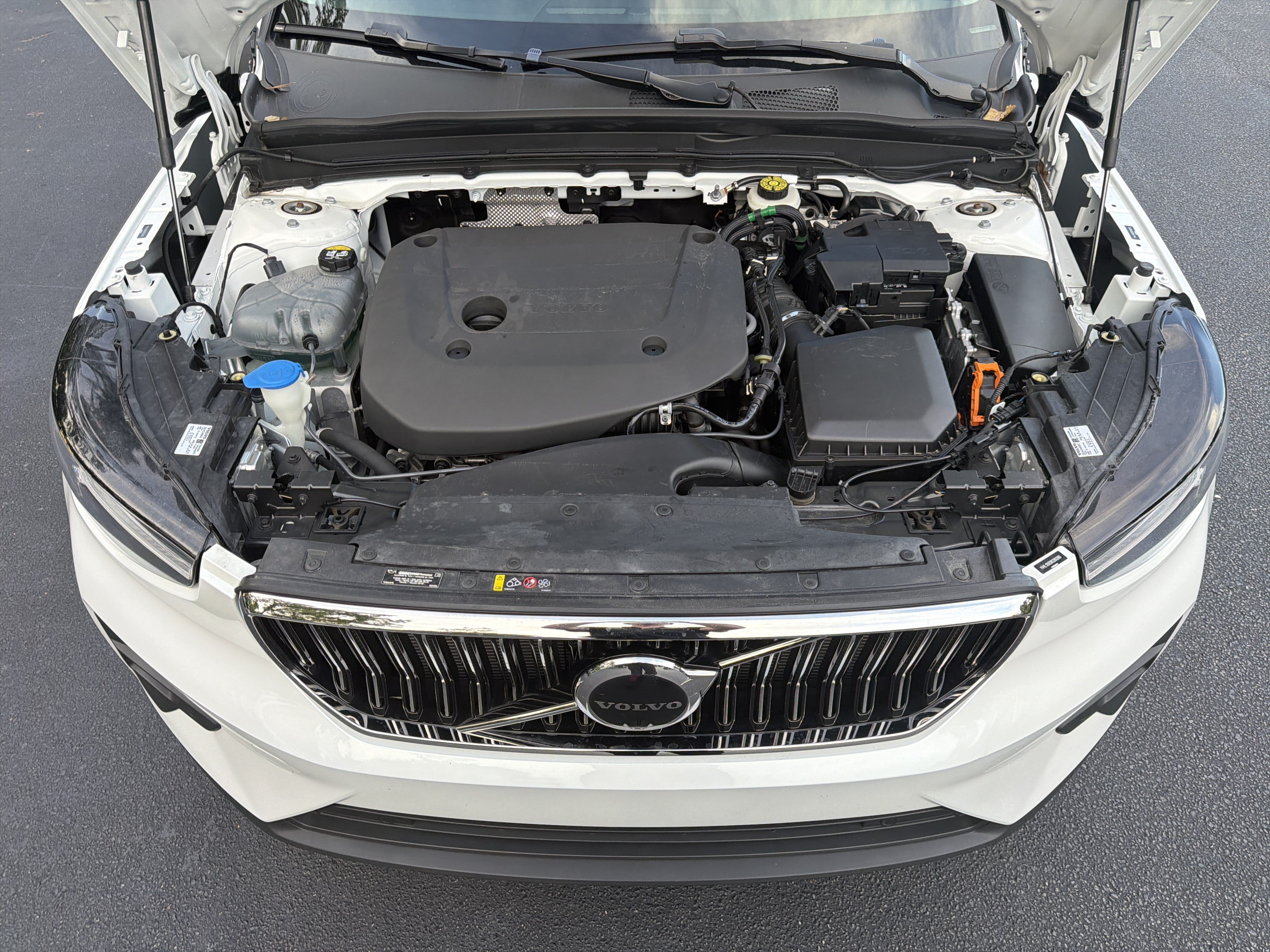 Certified 2024 Volvo XC40 B5 Plus AWD/4WD image 36