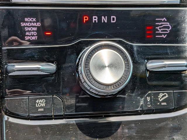 Used 2025 Jeep Grand Cherokee Overland w/ Luxury Tech Group IV AWD/4WD image 12