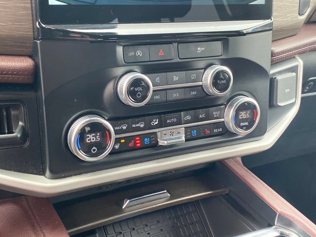 Used 2024 Ford Expedition Limited AWD/4WD image 12