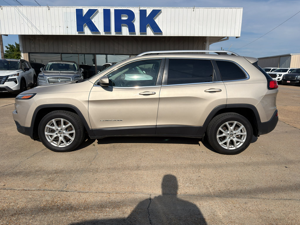 Used 2015 Jeep Cherokee Latitude FWD image 2