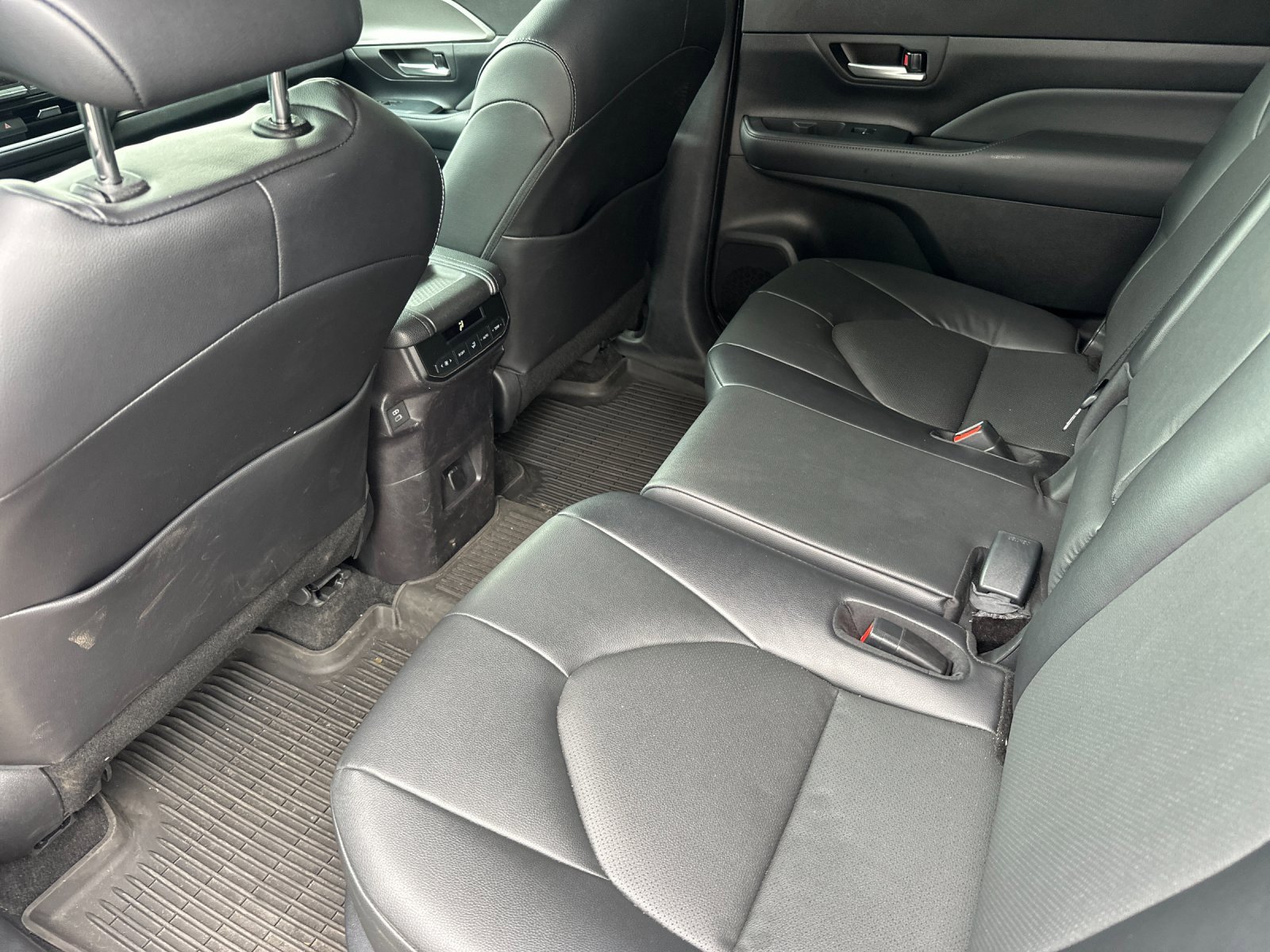 Used 2024 Toyota Grand Highlander XLE image 11