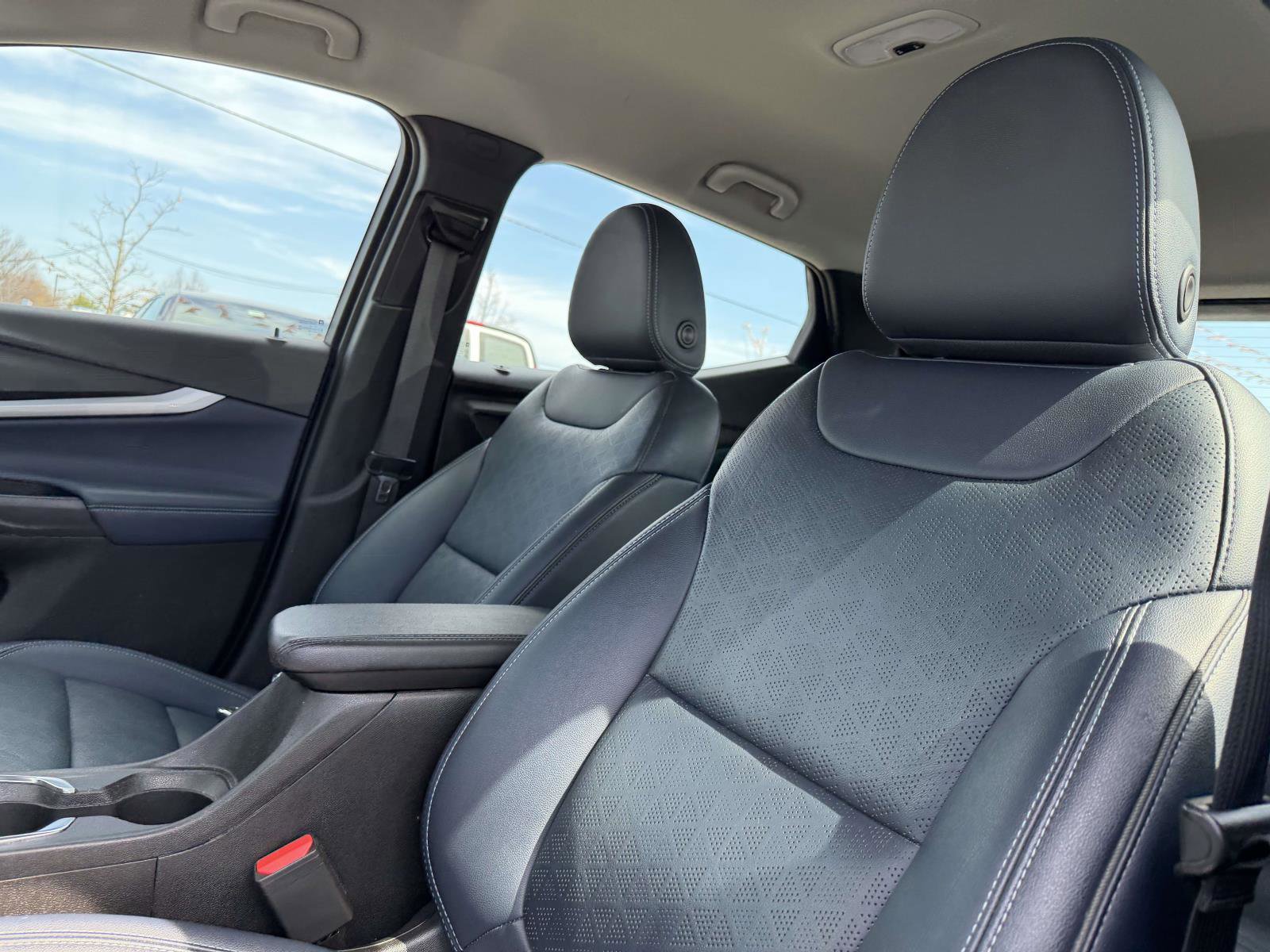 Certified 2022 Chevrolet Bolt EUV LT w/ Convenience Package image 9