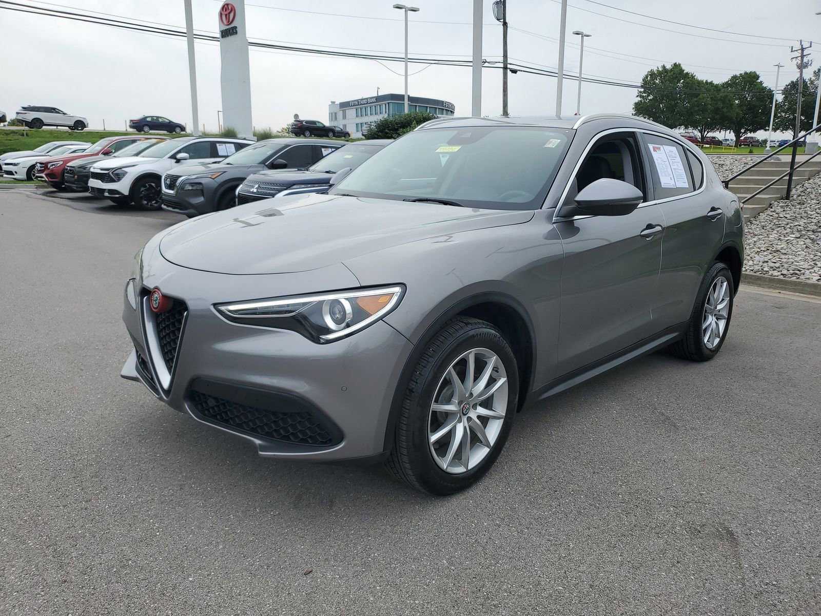 Used 2018 Alfa Romeo Stelvio Ti AWD/4WD image 2